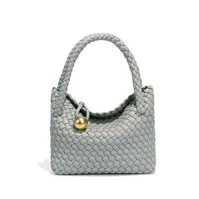 ASTRID™ | ELEGANTE SAMTCLUTCH MIT GOLDENEN AKZENTEN