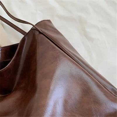 Lisa™ – Romslig Brun Tote Bag i Skinnimitasjon