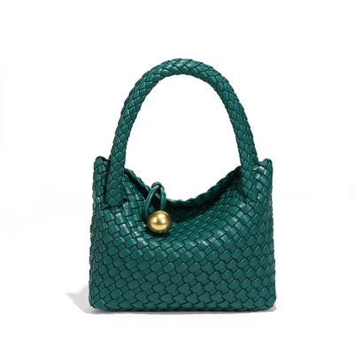 ASTRID™ | ELEGANTE SAMTCLUTCH MIT GOLDENEN AKZENTEN