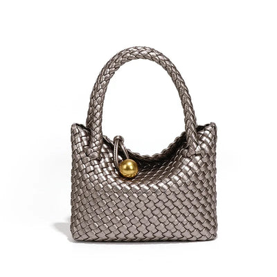 ASTRID™ | ELEGANTE SAMTCLUTCH MIT GOLDENEN AKZENTEN